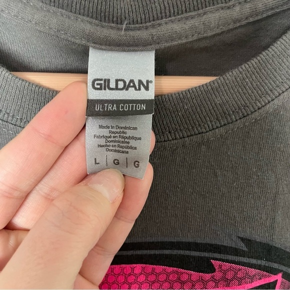 Men's Large Gray & Pink Race Car Graphic Short Sleeve T-shirt - Picture 3 of 5